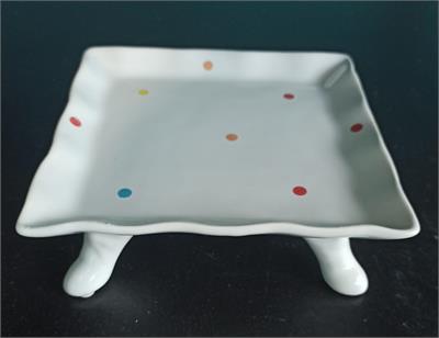 PRATO BRANCO BOLINHA        A17X30CM para alugar em MACAE/RJ