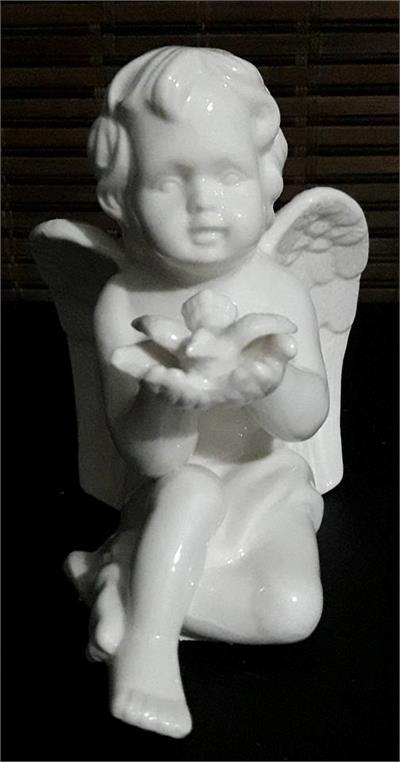 ANJO BRANCO ORANDO PORCELANA     A12CM para alugar em MACAE/RJ