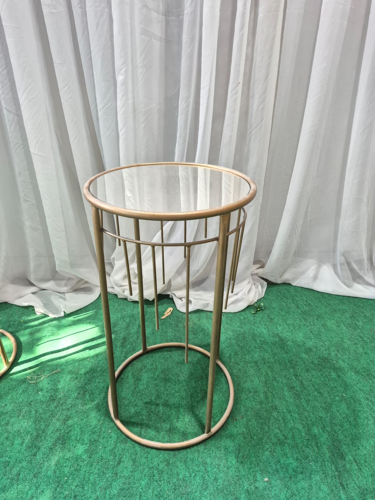 Mesa cilindro pé de ferro M para alugar em Niterói/RJ