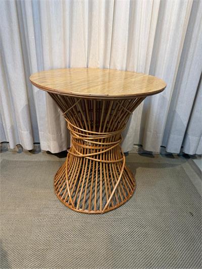 Mesa rattan infantil 50 diam x 50 alt para alugar em ARACAJU/SE