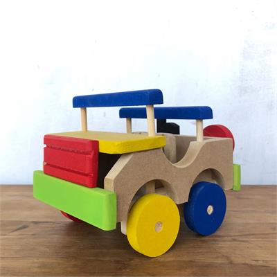 Caminhão Colorido de MDF para alugar em Limeira/SP