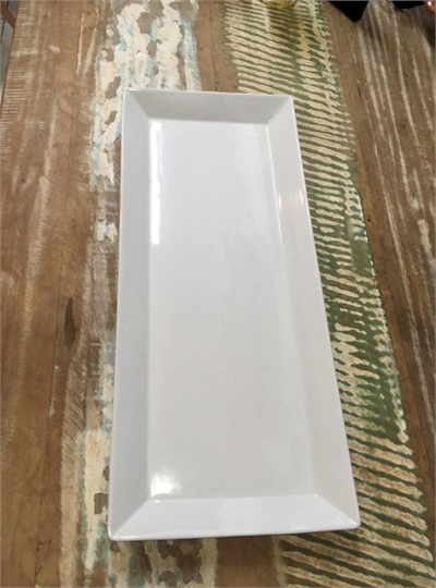 TRAVESSA RETANGULAR BORDA ONDULADA  BRANCA 41x25cm para alugar em Ilhabela/SP