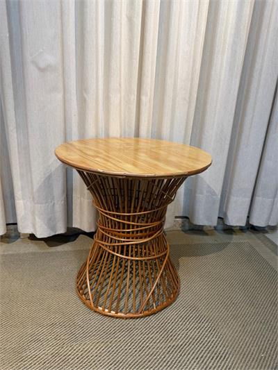 Mesa rattan infantil 50 diam x 50 alt para alugar em ARACAJU/SE