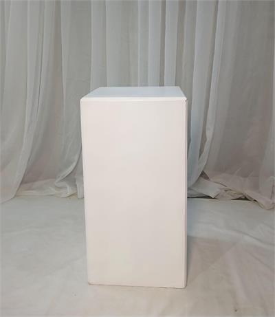 Cubo em MDF M para alugar em Niterói/RJ