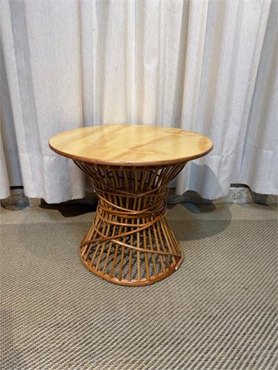 Mesa rattan infantil 50 diam x 50 alt para alugar em ARACAJU/SE
