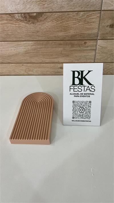 DISPLAY BRIDE TO BE EM MDF 50x45cm para alugar em Ilhabela/SP