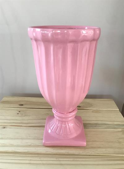 Suporte de doce banquinho rosa para alugar em Limeira/SP