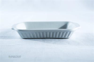 PETISQUEIRA BRANCO TRIANGULO 16X13X4CM para alugar em MACAE/RJ