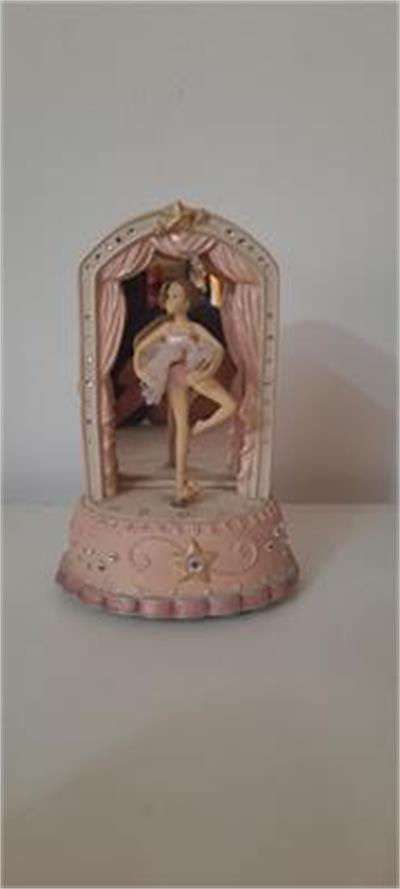 Bailarina de Cerâmica para alugar em Guaratinguetá/SP