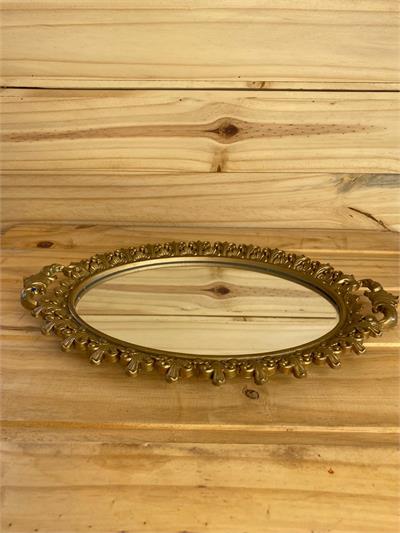 Suporte de Doce Dourado Borda Ondulada Médio para alugar em Limeira/SP