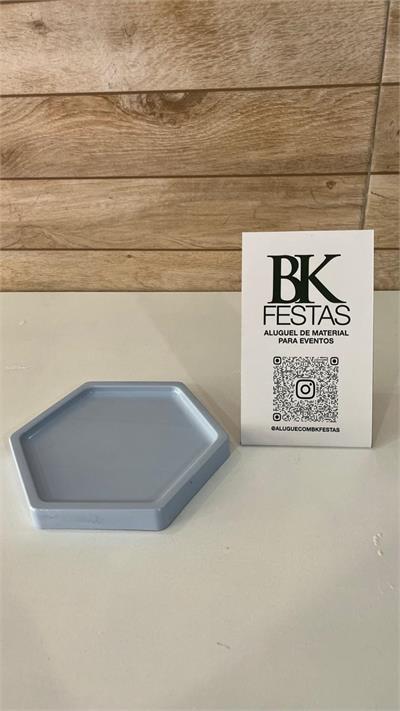 KIT BALÕES DE 1m COM BASE E HASTES para alugar em Ilhabela/SP
