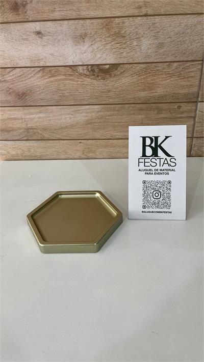 MESA AUXILIAR U DOURADA M 62x35cm para alugar em Ilhabela/SP