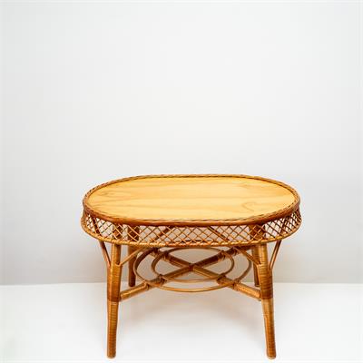 MESA MADEIRA VIME OVAL GG 1,60x84 para alugar em Piracicaba/SP