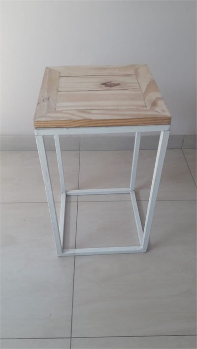 Mesas de Ferro Sextavada Rose Gold Tampo Branco Grande para alugar em Limeira/SP