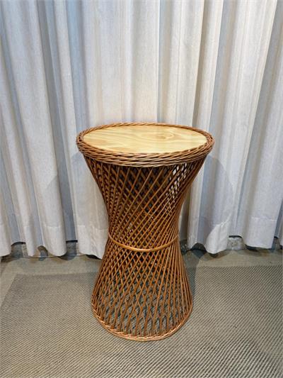 Mesa rattan infantil 50 diam x 50 alt para alugar em ARACAJU/SE
