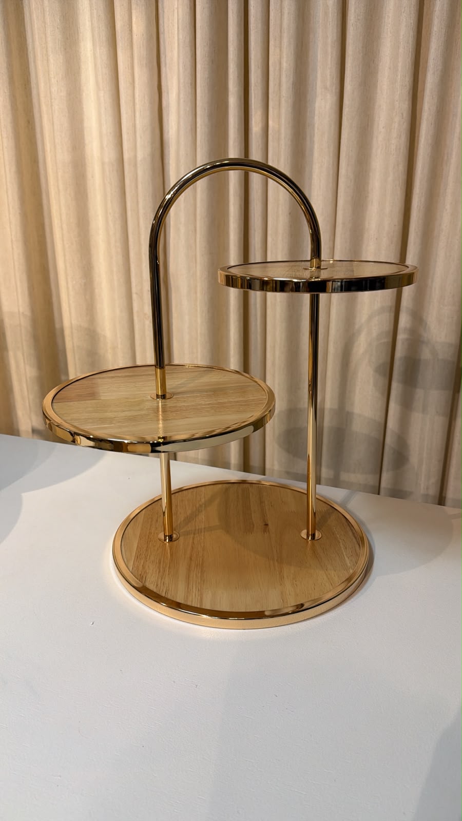 Doceira Madeira duplo c/ Dourado 20cm diam x 30cm alt  para alugar em ARACAJU/SE