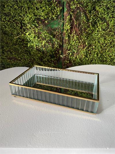 Caixa em metal e vidro c/ dourado G 25 x 15 para alugar em ARACAJU/SE