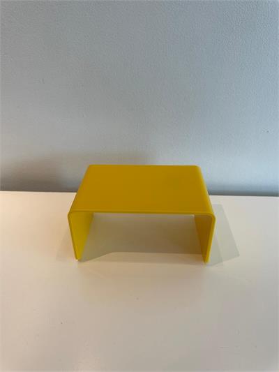 Suporte acrílico amarelo 20,5 comp. x 11 alt. x 11 larg. para alugar em ARACAJU/SE