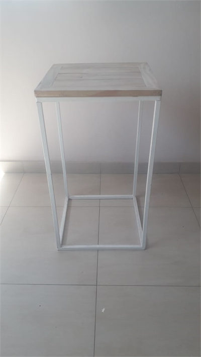 Mesas de Ferro Sextavada Rose Gold Tampo Branco Grande para alugar em Limeira/SP