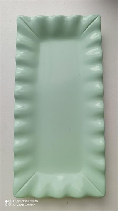 PRATO CONE VIOLETA   M   A17X18CM para alugar em MACAE/RJ